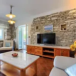 'villa Mare' Mit Privatem Pool By Interhome *