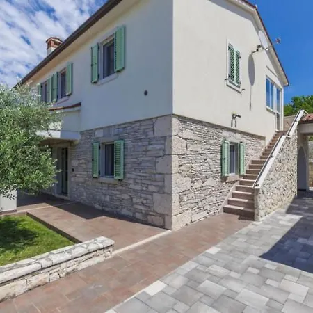 'villa Mare' Mit Privatem Pool By Interhome